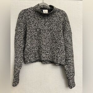 Aerie Offline Cropped Black White Long Sleeve Pullover  Top Sz S Small